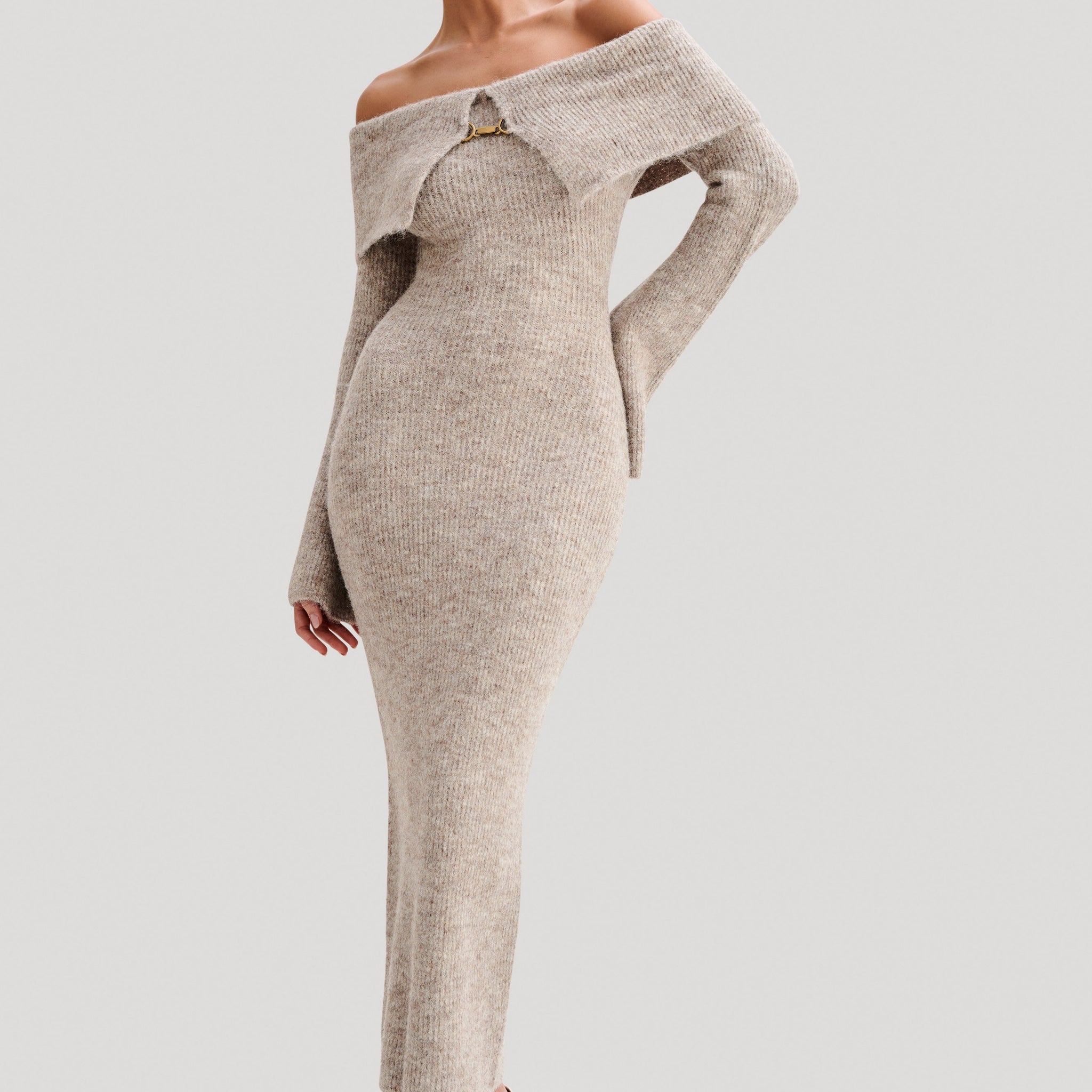 Baxter Off-Shoulder Knit Dress – Luxe Comfort en Tijdloze Glamour